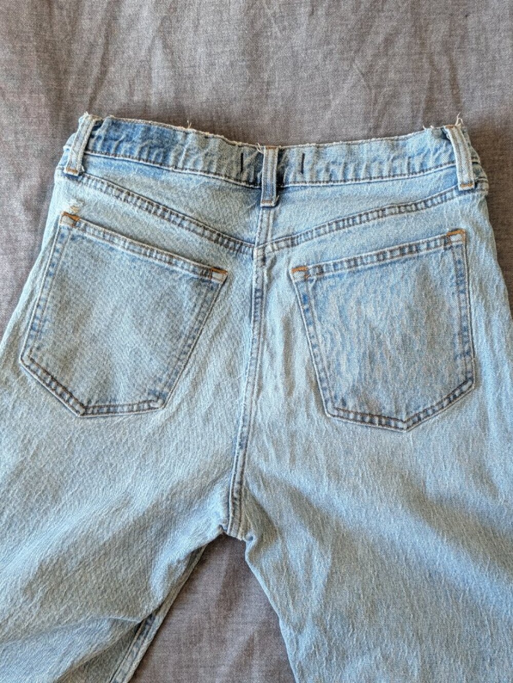 A&F Relaxed Jean High Rise. - Picture 7 of 9